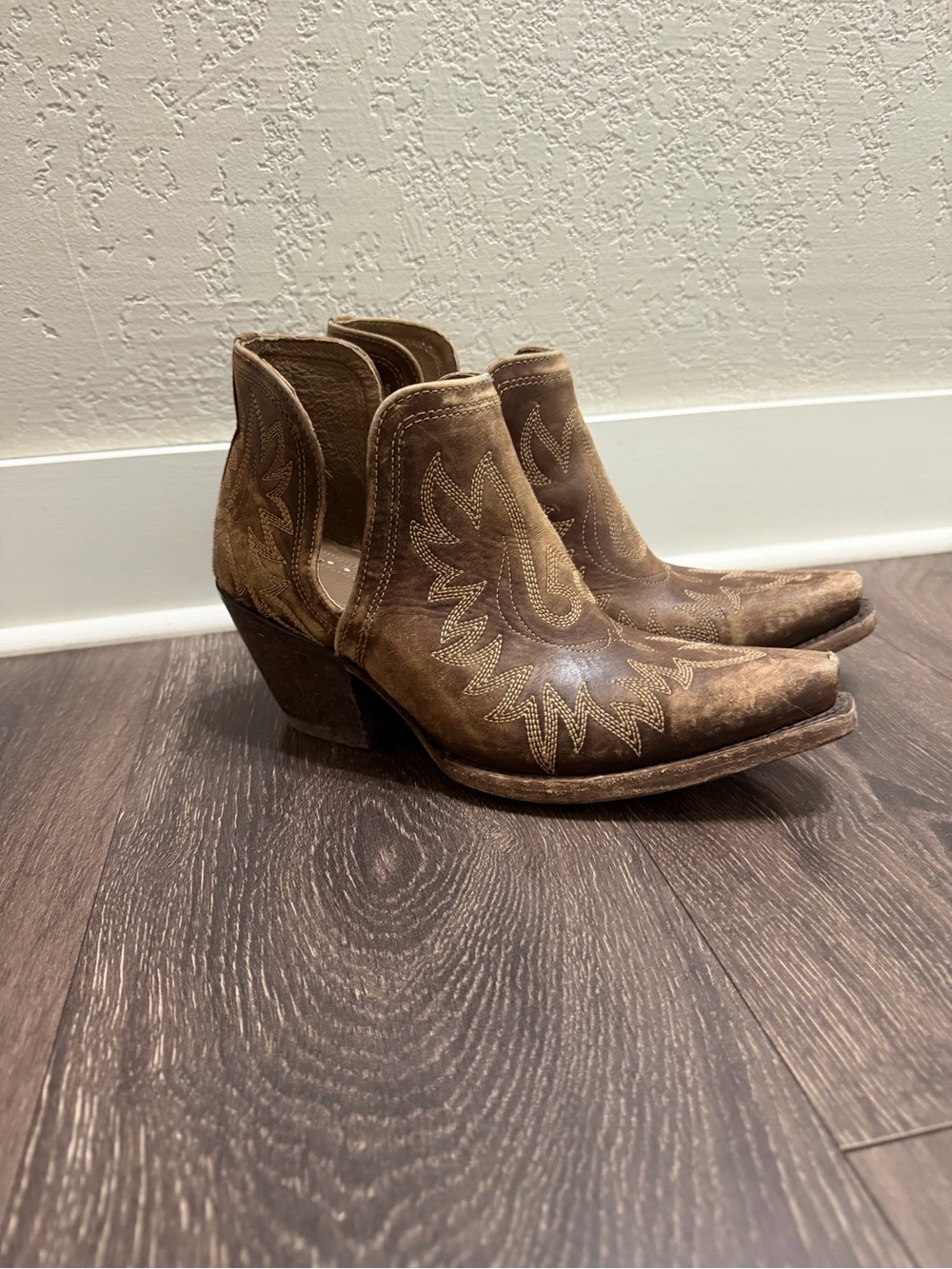 Ariat Dixon Brown Embroidered Western Ankle Booties